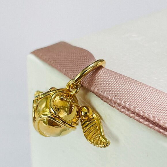 Pandora Harry Potter, Golden Snitch Pendant - Picture 4 of 8